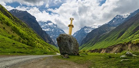 Промышленный рост Северной Осетии и перспективы образовательной поддержки: ключевые моменты встречи Меняйло и Мантурова